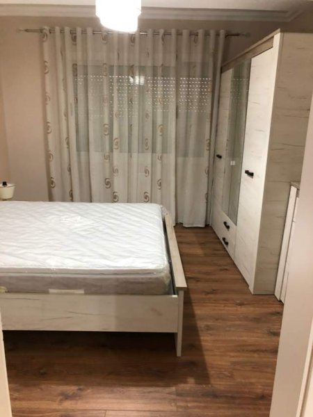 Tirane, jepet me qera apartament 1+1 Kati 3, 60 m² 450 Euro (Komuna Parisit)