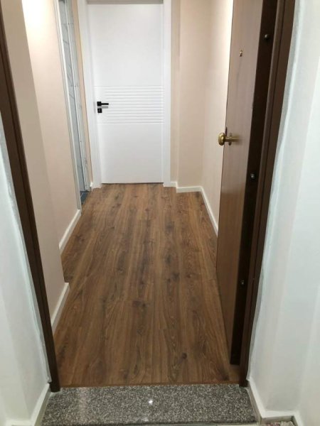 Tirane, jepet me qera apartament 1+1 Kati 3, 60 m² 450 Euro (Komuna e Parisit)