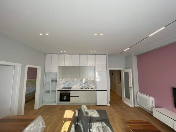 Tirane, jepet me qera apartament 2+1 100 m² 600 Euro (rruga Kavajes)