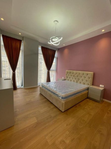 Tirane, jepet me qera apartament 2+1 100 m² 600 Euro (rruga Kavajes)