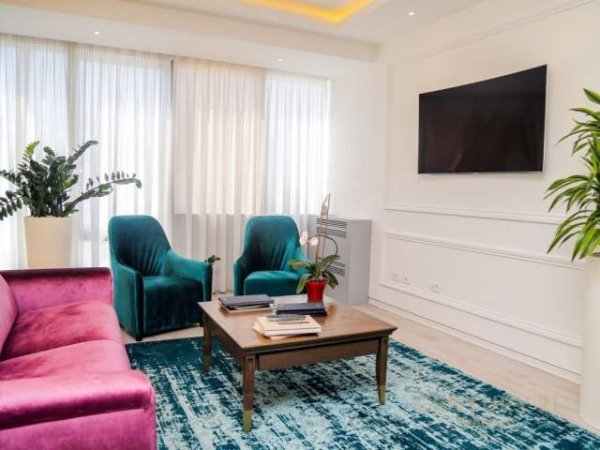 Tirane, jepet me qera zyre Kati 1, 35 m²  (Stadiumi Dinamo)