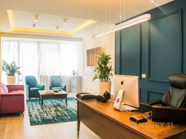 Tirane, jepet me qera zyre Kati 1, 35 m²  (Stadiumi Dinamo)