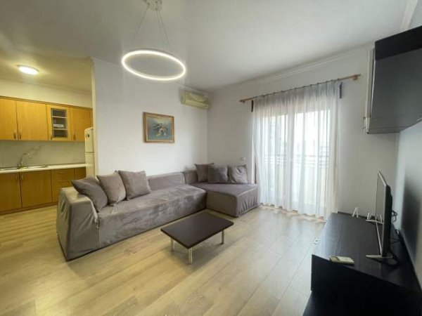 Tirane, jepet me qera apartament 1+1 Kati 9, 70 m² 450 Euro (9 Kateshet)