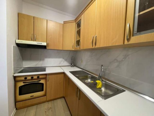 Tirane, jepet me qera apartament 1+1 Kati 9, 70 m² 450 Euro (9 Kateshet)
