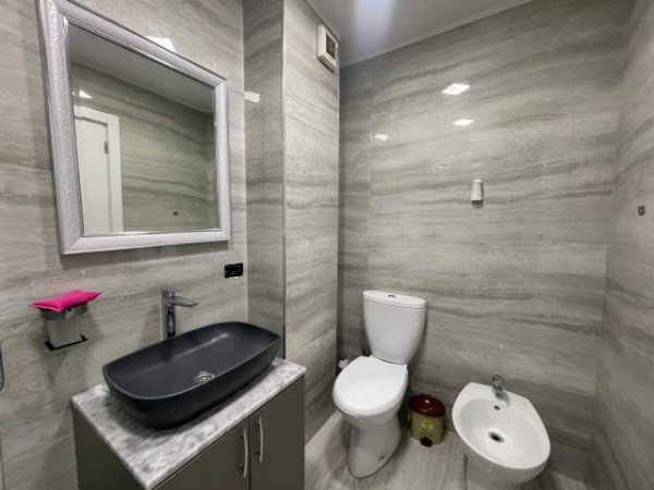 Tirane, jepet me qera apartament 1+1 Kati 9, 70 m² 450 Euro (9 Kateshet)