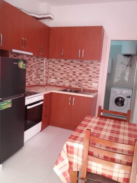 Tirane, jepet me qera garsonier 1+1+BLK Kati 1, 45 m² 30.000 Leke (Pazari i Ri, prane Linkolnit)