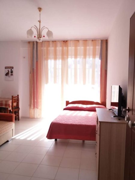 Tirane, jepet me qera garsonier 1+1+BLK Kati 1, 45 m² 30.000 Leke (Pazari i Ri, prane Linkolnit)