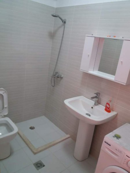 Tirane, jepet me qera garsonier 1+1+BLK Kati 1, 45 m² 30.000 Leke (Pazari i Ri, prane Linkolnit)