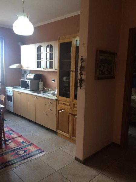 Tirane, jepet me qera apartament 1+1+BLK Kati 6, 110 m² 500 Euro (pas kafe Flora)