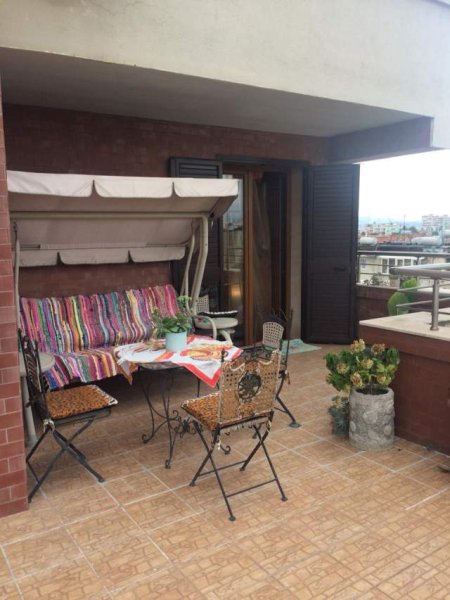 Tirane, jepet me qera apartament 1+1+BLK Kati 6, 110 m² 500 Euro (pas kafe Flora)