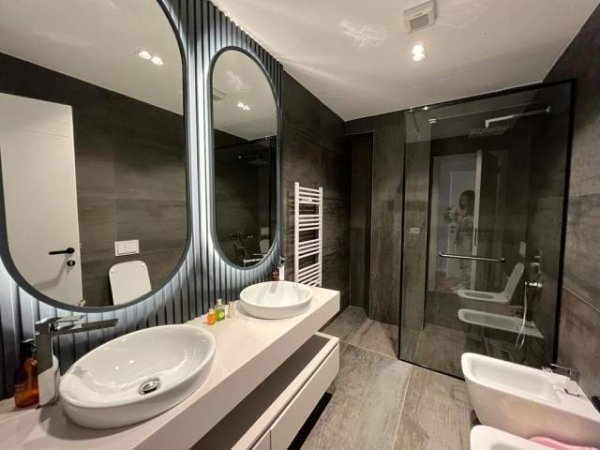 Tirane, jepet me qera Vile Kati 2, 311 m² 3.500 Euro