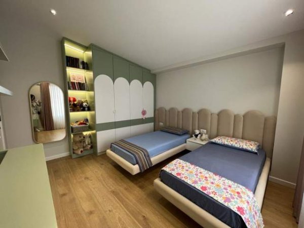 Tirane, jepet me qera Vile Kati 2, 311 m² 3.500 Euro