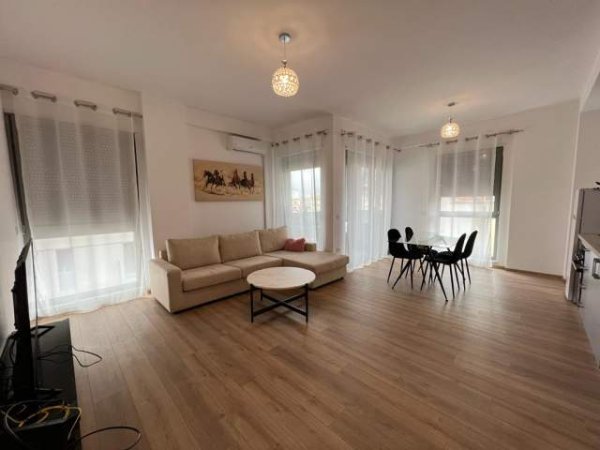 Tirane, jepet me qera apartament 60 m² 600 Euro