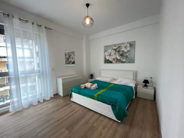 Tirane, jepet me qera apartament 60 m² 600 Euro