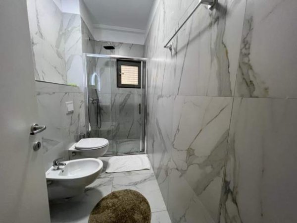 Tirane, jepet me qera apartament 60 m² 600 Euro