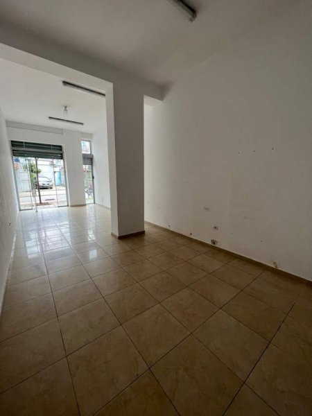 Tirane, jepet me qera ambjent biznesi Kati 0, 38 m² 270 Euro (Rruga 4 Deshmoret)