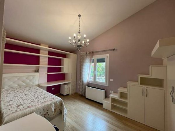 Tirane, jepet me qera Vile 4+1 Kati 2, 230 m² 3.000 Euro (TEG)