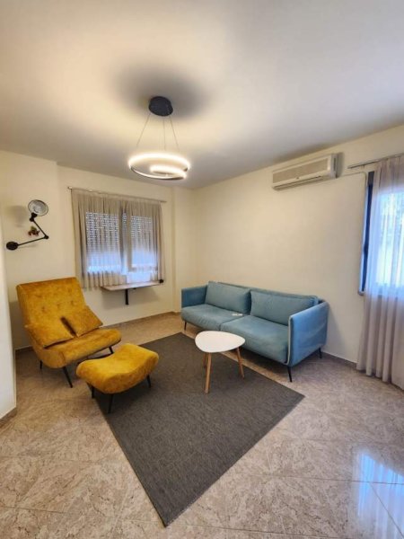 Tirane, jepet me qera apartament 1+1+BLK Kati 4, 50 m² 450 Euro (Qendër)