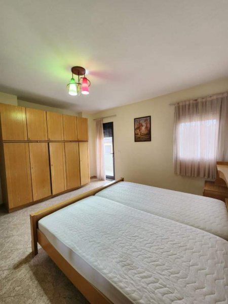 Tirane, jepet me qera apartament 1+1+BLK Kati 4, 50 m² 450 Euro (Qendër)