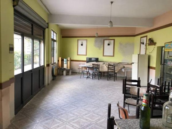 Tirane, jepet me qera lokal Kati 0, 120 m² 35.000 Leke (Rrethrrotullimi i Saukut)