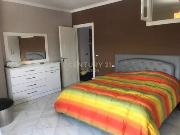 Tirane, jepet me qera apartament 2+1+BLK Kati 8, 101 m² 470 Euro (ish Parku)
