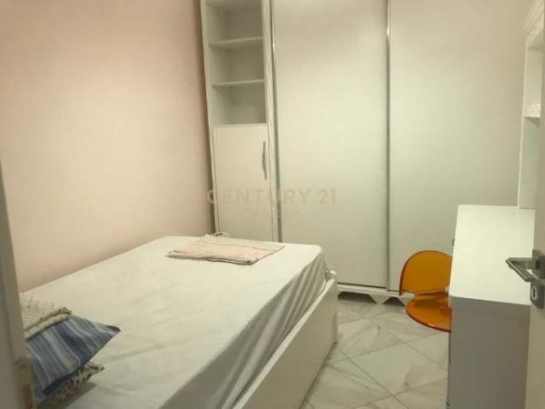 Tirane, jepet me qera apartament 2+1+BLK Kati 8, 101 m² 470 Euro (ish Parku)