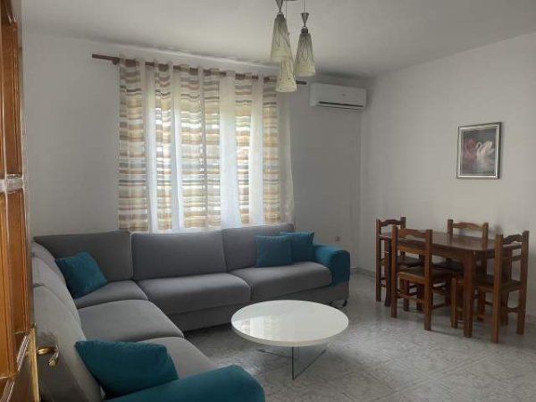 Tirane, jepet me qera shtepi 2+1+A+BLK Kati 1, 120m² 40.000 Leke (Rruga Lehandro Zoto)