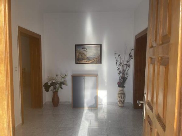 Tirane, jepet me qera shtepi 2+1+A+BLK Kati 1, 120m² 40.000 Leke (Rruga Lehandro Zoto)