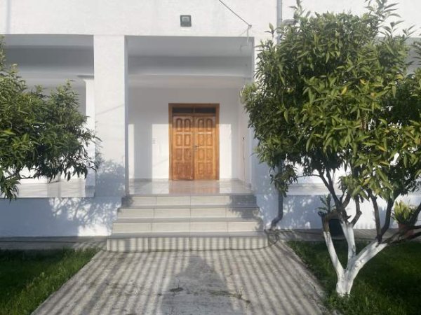 Tirane, jepet me qera shtepi 2+1+A+BLK Kati 1, 120m² 40.000 Leke (Rruga Lehandro Zoto)