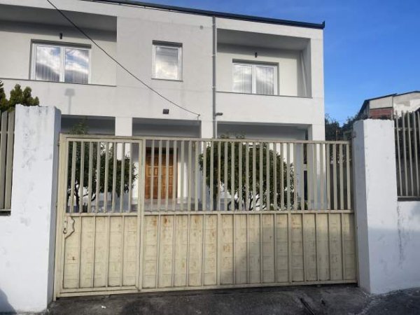 Tirane, jepet me qera shtepi 2+1+A+BLK Kati 1, 120m² 40.000 Leke (Rruga Lehandro Zoto)