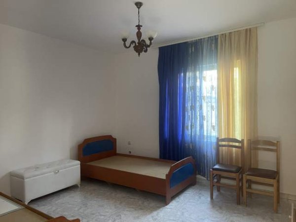 Tirane, jepet me qera shtepi 2+1+A+BLK Kati 1, 120m² 40.000 Leke (Rruga Lehandro Zoto)