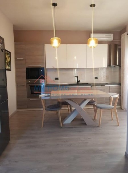 Tirane, jepet me qera apartament 2+1+BLK Kati 3, 94 m² 500 Euro (pazari i ri)