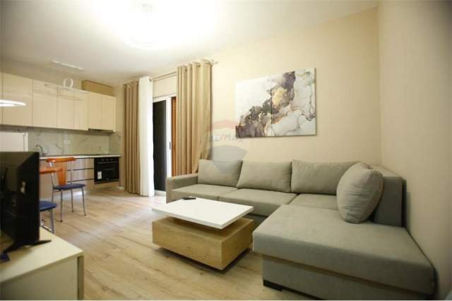 Tirane, jepet me qera apartament 1+1+A+BLK Kati 2, 58 m² 600 Euro (Komuna Parisit)