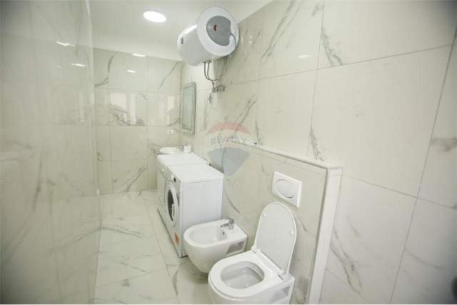 Tirane, jepet me qera apartament 1+1+A+BLK Kati 2, 58 m² 600 Euro (Komuna Parisit)