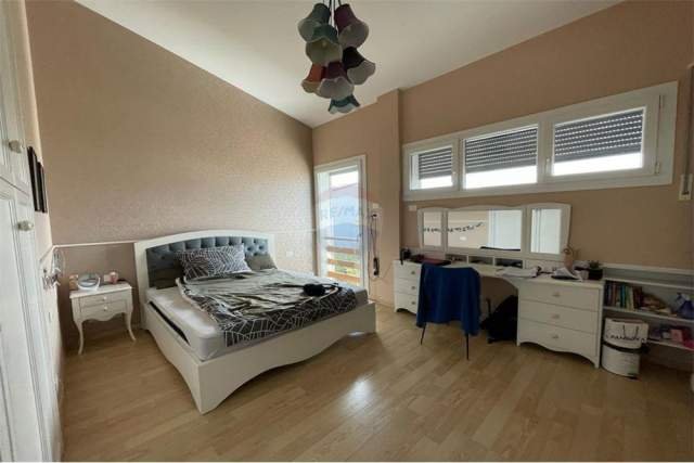 Tirane, jepet me qera Vile Kati 0, 649 m² 3.000 Euro (mullet)
