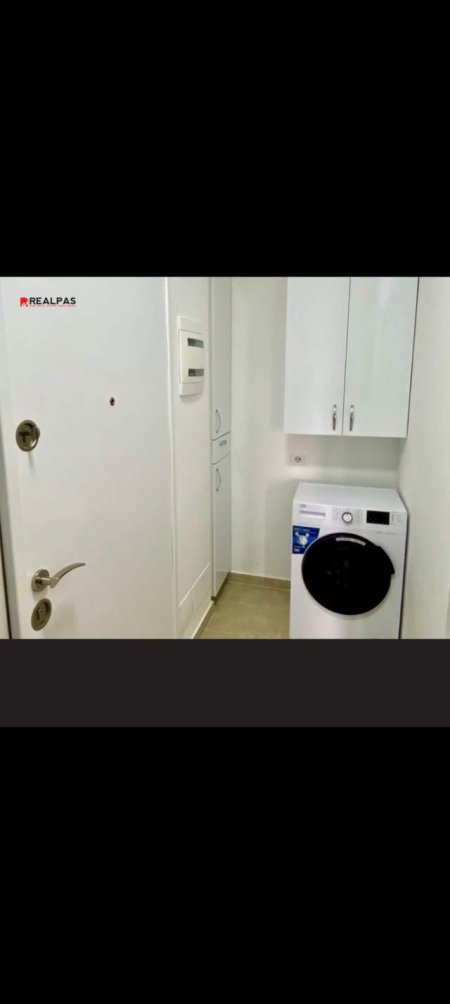 Tirane, jepet me qera apartament 1+1 Kati 6, 70 m² 400 Euro (rruga e dibres)