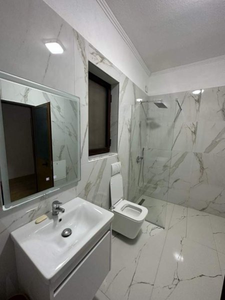 Tirane, jepet me qera Vile 2+1+BLK Kati 1, 100 m² 400 Euro (Siri Kodra , Rruga Gjon MIlli)