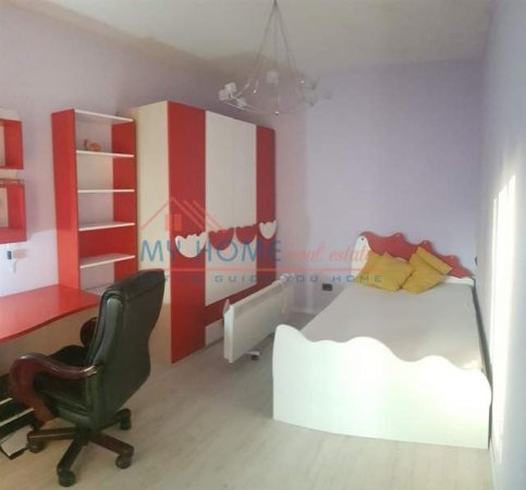 Tirane, jepet me qera apartament 2+1+BLK Kati 3, 94 m² 500 Euro (pazari i ri)
