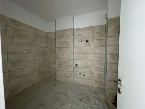 Tirane, shitet apartament 2+1 Kati 8, 104 m² 54.080 Euro (kamez)