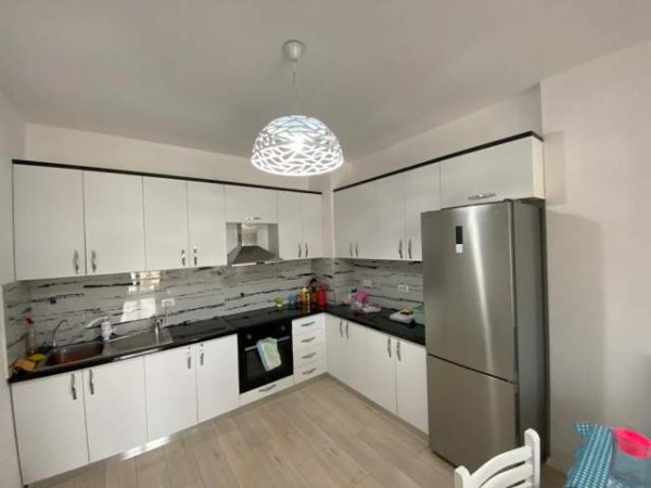 Tirane, shitet apartament 2+1 Kati 8, 110 m² 150.000 Euro (LAPRAKE)