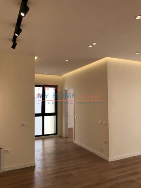 Tirane, jepet me qera zyre Kati 9, 106 m² 600 Euro (rruga e dibres)