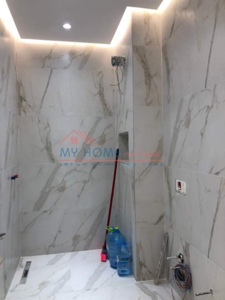 Tirane, jepet me qera zyre Kati 9, 106 m² 600 Euro (rruga e dibres)