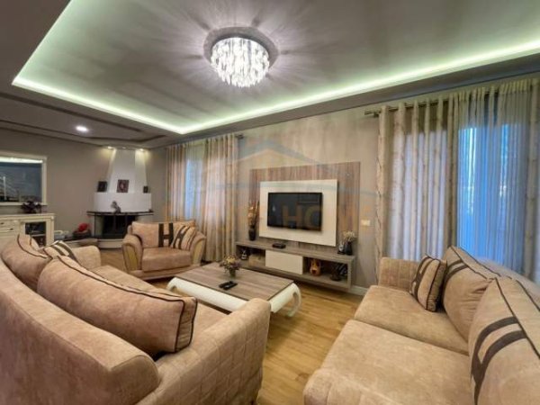 Tirane, jepet me qera Vile 2 Katshe Kati 1, 314 m² 4.500 Euro (Zogu i zi)