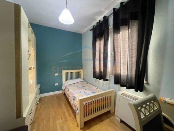 Tirane, jepet me qera Vile 2 Katshe Kati 1, 314 m² 4.500 Euro (Zogu i zi)