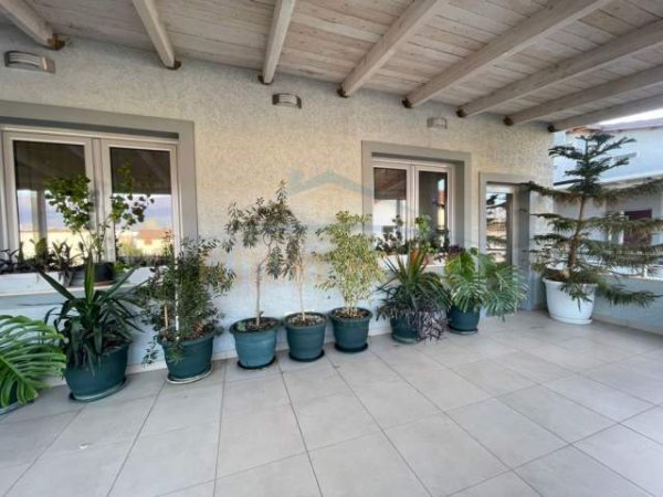 Tirane, jepet me qera Vile 2 Katshe Kati 1, 314 m² 4.500 Euro (Zogu i zi)