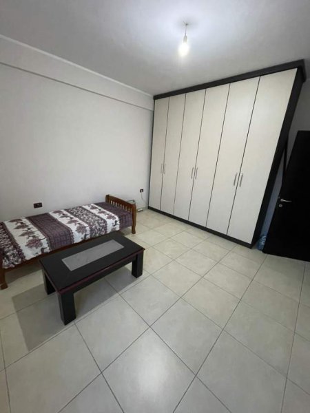 Tirane, jepet me qera apartament 2+1+BLK Kati 4, 65 m² 300 Euro (prane Marin Barletit)