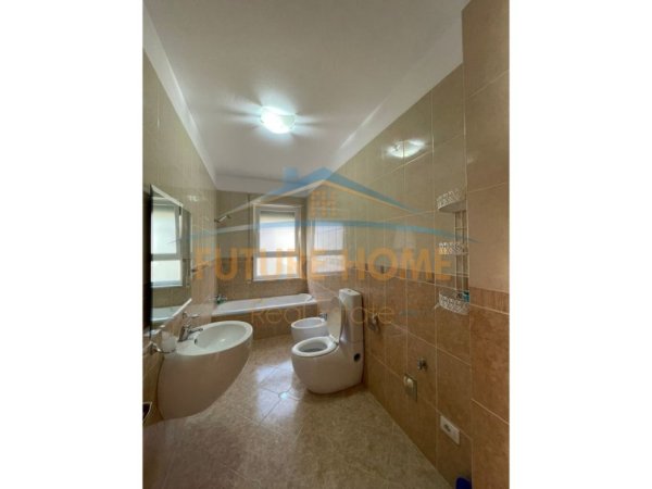 Tirane, shitet apartament 3+1 Kati 5, 125 m² 220.000 € 