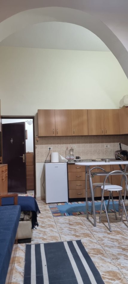 Tirane, jepet me qera apartament Kati 1, 30 m² 300 € (Zogu i pare)