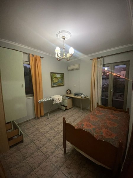 Tirane, jepet me qera apartament 3+1+Ballkon Kati 2, 120 m² 800 € (Ali demi, prane &quot;Kompleksi Grand&quot;)