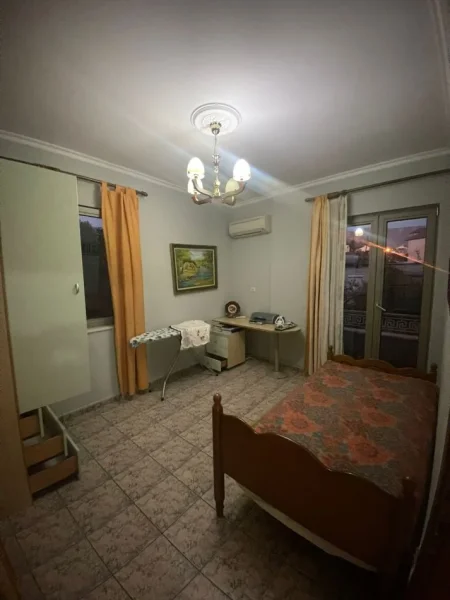 Tirane, jepet me qera apartament 3+1+Ballkon Kati 2, 120 m² 800 € (Ali demi, prane "Kompleksi Grand")